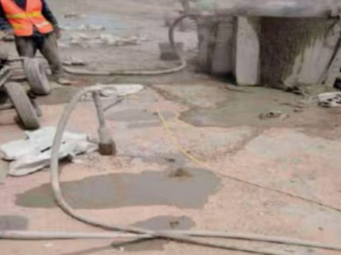 西盟水泥混凝土路面板底注浆技术 路面脱空注浆整治方案